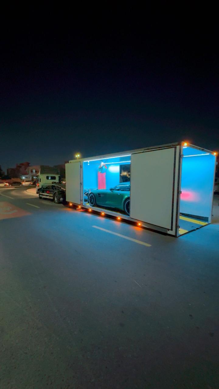 سطحة مغلقة بإضاءة LED